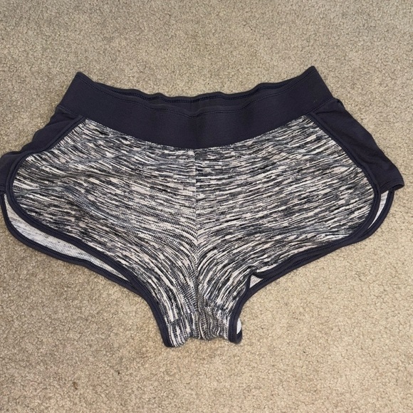 Victoria’s Secret Shorts, Women’s Size Small, Good Condition! Small Stain - Picture 1 of 8
